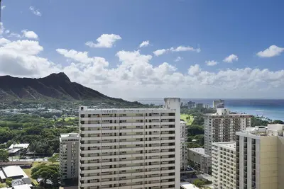 Image de 29th Fl Waikiki Banyan | Diamond Head Views | Parking | Ac