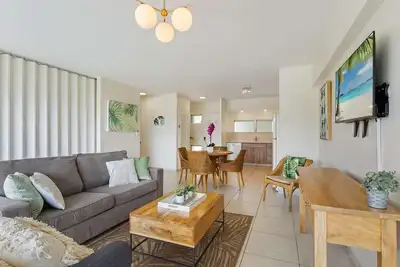 Image de 6th Fl Waikiki Shore Condo | Ocean-front | Ac | Wifi