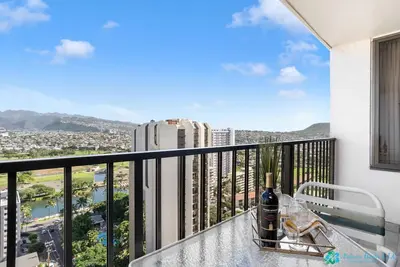 Image de 25th Fl Waikiki Banyan | King | Mtn View | Parking | Ac