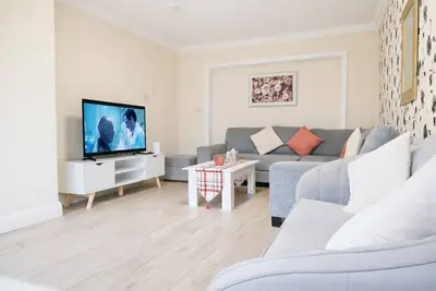 Image de Spacious Modern 5-Bedroom Home with Large Driveway Near Heathrow/Windsor