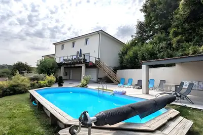 Image de Maison de vacances « Villa des Ermites » avec vue montagne, Wi-Fi et climatisation