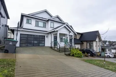 Image de Bright & Modern Surrey Gem w/ Queen Beds & Parking