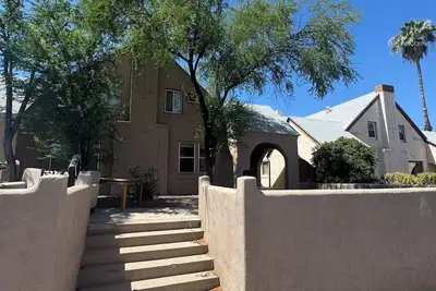 Image de 4 bd 2 ba Charming University Duplex