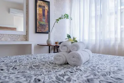 Image de Cozy 2-bedroom apartment in Larnaka center close to Finikoudes beach