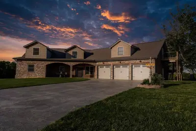 Image de Beautiful Lake Front Estate w/ Dock Sleeps 20+