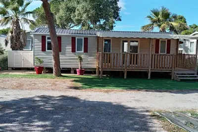 Image de mobil home de 40 mc situer dans un camping 5 étoiles a 500m des plages