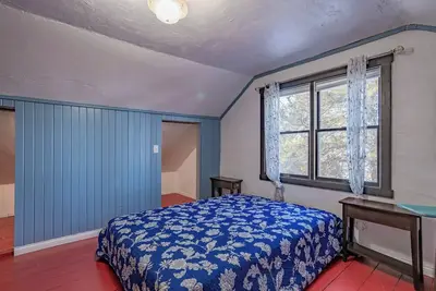 Image de Enjoyable 4-bedroom farmhouse with Ac in charming Mount Carroll