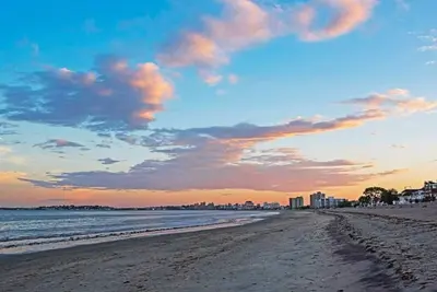 Image de 3 Large Bedrooms | Modern Décor | Spacious