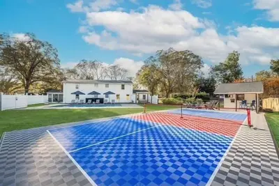 Image de Private pool, pickleball court, game room & sunroom —15 min to Greenville