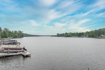 Image de Waterfront- Modern Luxurious Cabin on Clam Lake – Torch Lake Boating