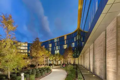 Image de Hearing Accessible | 2 Queen Beds | Near Uf Campus