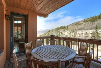 Image de Large 4br Condo w/ Loft | Ski-In Access + Views