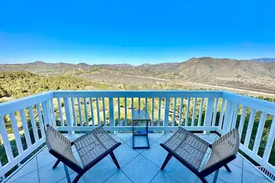 Image de Tranquil Mountain Retreat -Near Wineries, Golf Courses & San Diego. 3-br & 2-ba