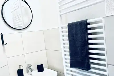 Image de Modern furnished apartment with balcony close to the city center