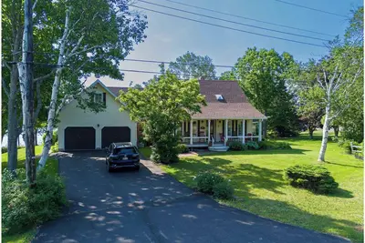 Image de Waterfront Home | 3 Bdrm | 3 Bath