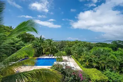 Image de Spacious La Perla Condo with Terrace and Views