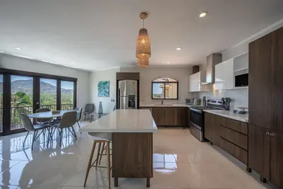 Image de Marina Real 6 Gorgeous Condo, Great Location!