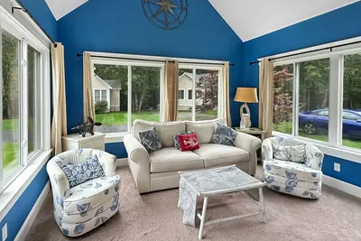 Image de Seaglass Village Unit 182: 2br in Wells, featuring a King bed and bunk beds for 4 guests.