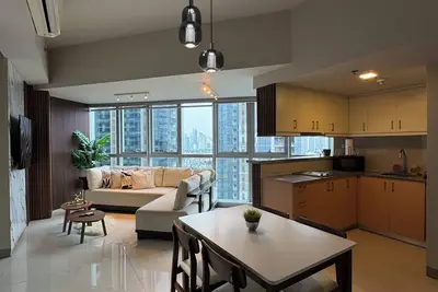 Image de Beautiful City Views Condo in Uptown Bgc