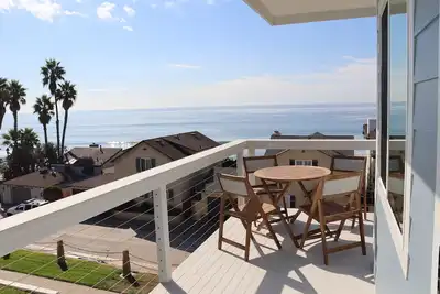 Image de Stunning Ocean View Apartment with Private Balcony