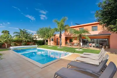 Image de Contemporary villa with private pool