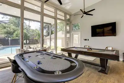 Image de Heated Pool, Hot Tub, Game Room: Houston Group Gem