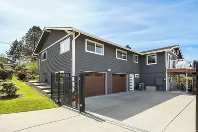 Image de Panoramic Lakeview Retreat-Hot Tub-Ac