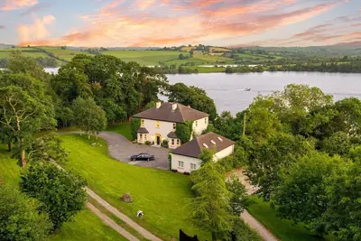 Image de Large luxury lakeside home to sleep 10 people