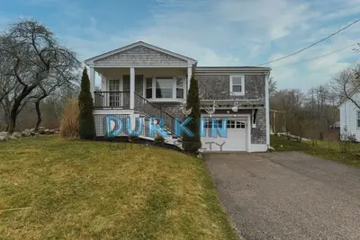 Image de 1. 5 miles to Scarborough State Beach. Walking distance to Black Point Nature Preserve