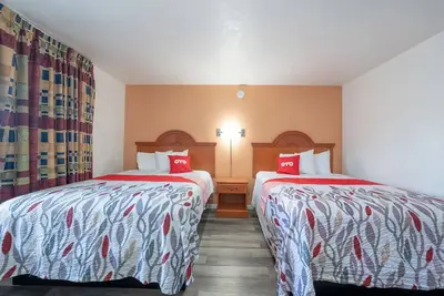 Image de Room w/ 2 Queens Close to Round Butte Dam – Great Value for Explorers - 2 Rooms!