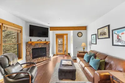 Image de Walk to the Lifts! Cozy Condo with Access to Outdoor Hot Tubs
