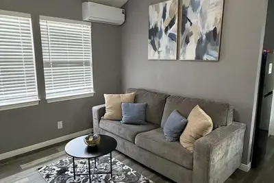 Image de Quiet Private Guesthouse Near Plants & Hospitals – The Rouge Door