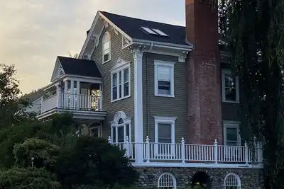 Image de Historic Condo in Downtown Camden, steps to Harbor