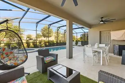Image de EV_7618Oak - 6 Bed 5. 5 Bath Townhome w/ Screened-In Private Splash Pool, Spa