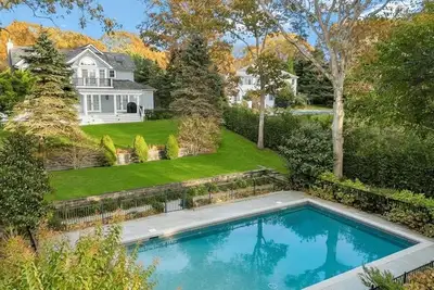 Image de Secluded and Spacious Southampton Home, Close to Shinnecock Hills, Private. . .