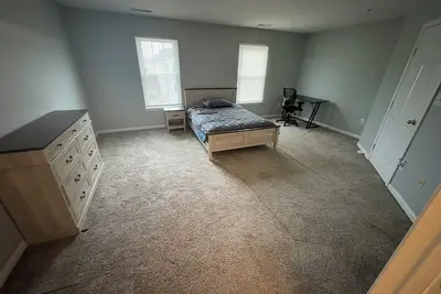 Image de Spacious Master Bedroom in a Conveniently Located Townhome in Odenton