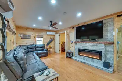 Image de ~ 5 Mi to Scenic Hikes: Oneida Cabin on 5+ Acres