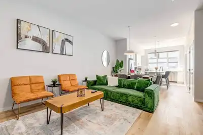 Image de Elite 10 Bed Haus - Hot Tub |Ac| Bbq | Fenced Yard