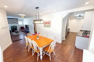 Image de Five Bedroom Rehabbed Historic Charm in vibrant Indianapolis