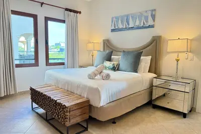 Image de New! Elegant and modern 2-Bedroom, with marina and garden view in Porto Cupecoy