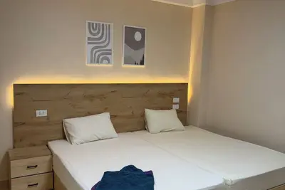 Image de Spacious 3-bedroom apartment in superb Cairo Governorate with Ac