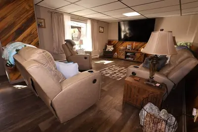 Image de Hocking Hills 2br Apartment w/ Aspen Hot Tub, Starlink Wi-Fi & Patio