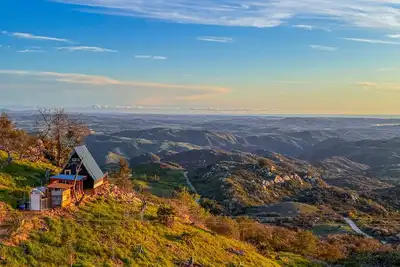 Image de Off-grid A-Frame Cabin with expansive views