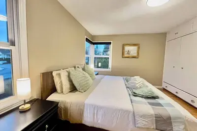 Image de Stunning East of Market Home w/Lake Views Kirkland