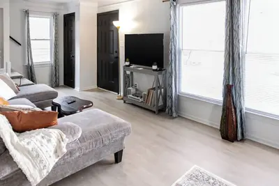 Image de Spacious 4-bedroom house in Euclid Near Lake Erie Cleveland