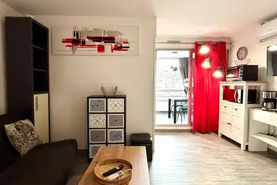 Image de Appartement climatisé avec parking et wifi à 150m de la plage