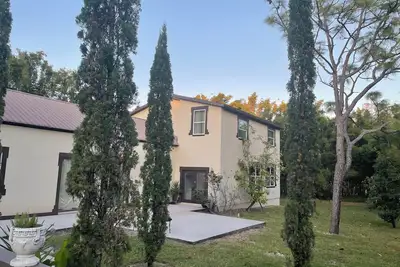 Image de A stunning retreat on a luxurious 2 acre estate