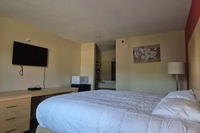 Image de 2 Clean Units Designed for Comfort Near Historical Spots + Attractions