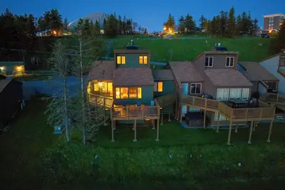 Image de Snowshoe - 5 Bedroom, 3 Bath, Short Walk to Slopes, Across from the Village!