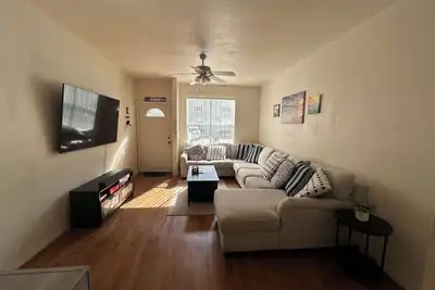 Image de Cozy Townhouse, 5 Minute Drive to Uf Campus